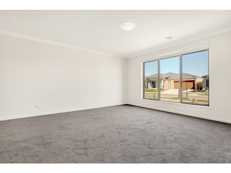 5 Allerby Crescent, Mickleham VIC 3064