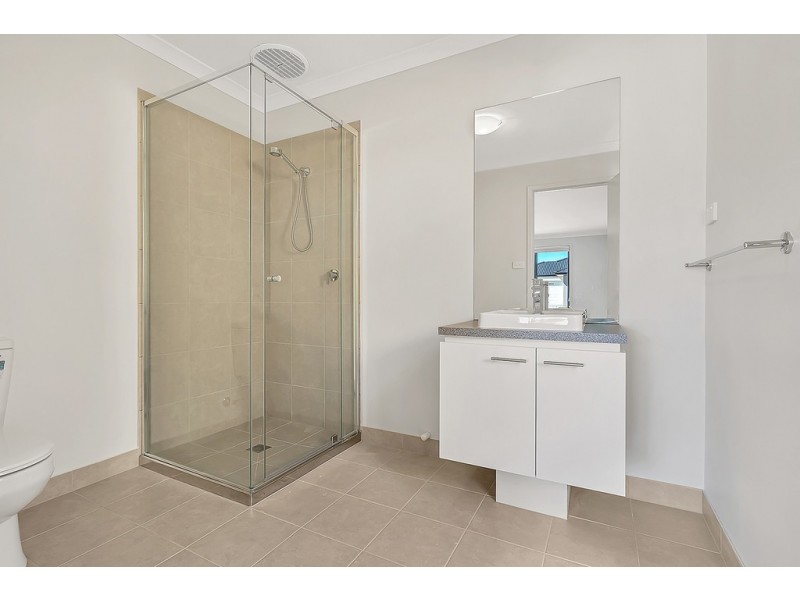 5 Allerby Crescent, Mickleham VIC 3064