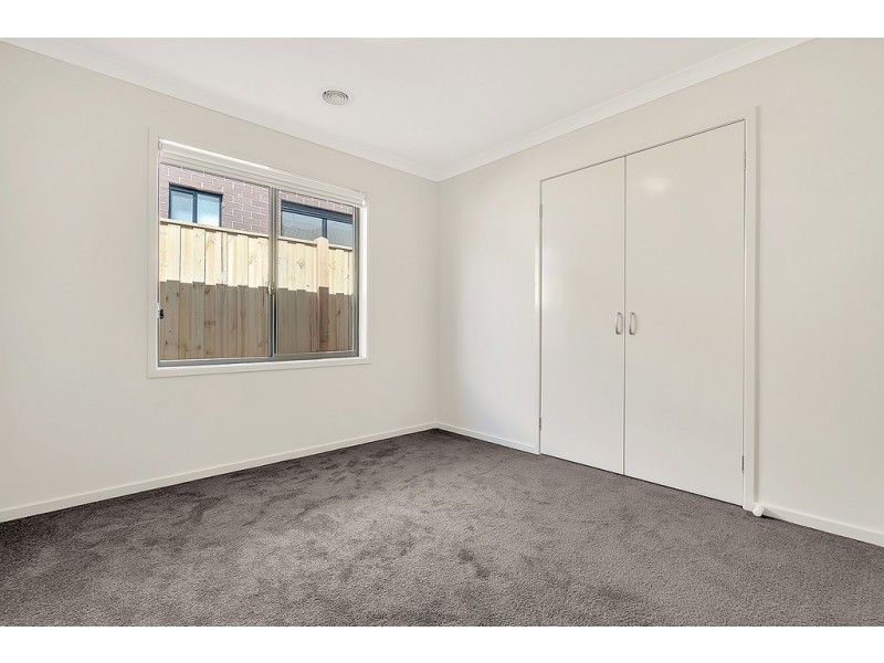 5 Allerby Crescent, Mickleham VIC 3064