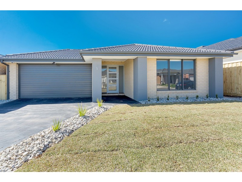 5 Allerby Crescent, Mickleham VIC 3064