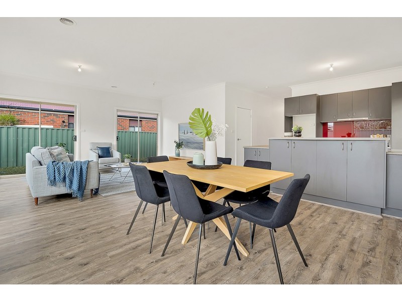 32 Chelsworth Loop, Craigieburn VIC 3064