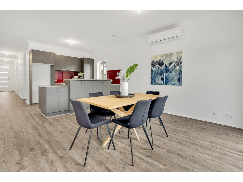 32 Chelsworth Loop, Craigieburn VIC 3064