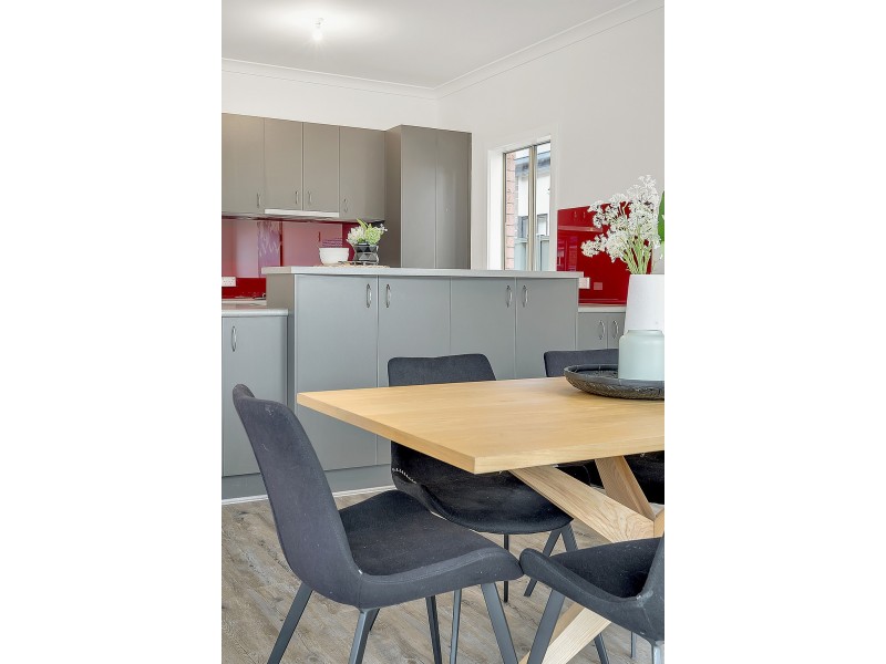 32 Chelsworth Loop, Craigieburn VIC 3064