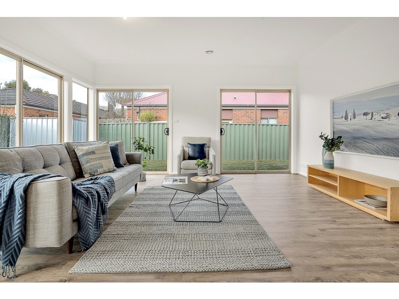 32 Chelsworth Loop, Craigieburn VIC 3064