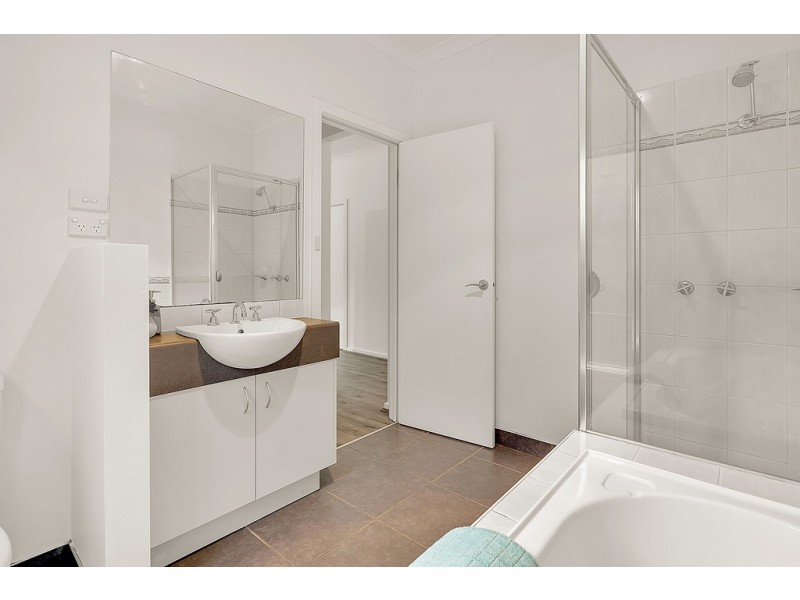 32 Chelsworth Loop, Craigieburn VIC 3064