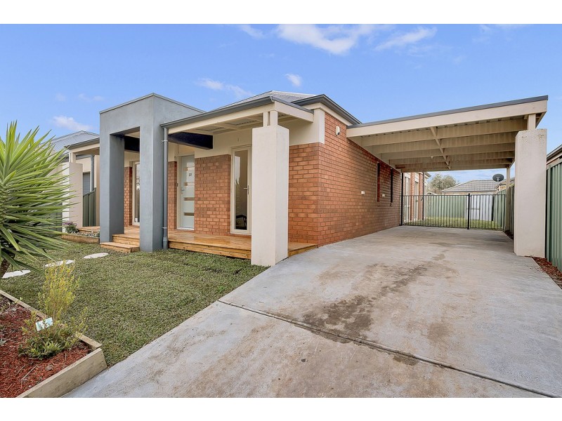 32 Chelsworth Loop, Craigieburn VIC 3064