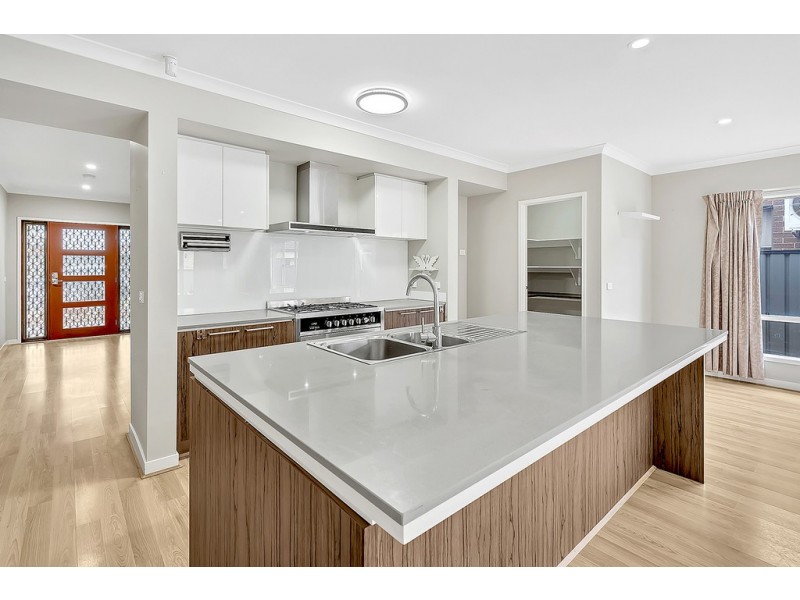 14 Clapham Way, Craigieburn VIC 3064