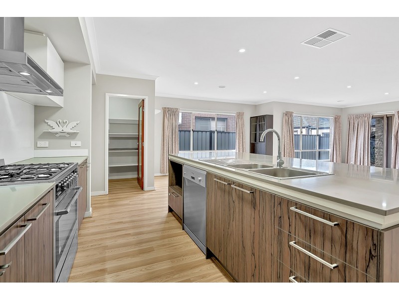 14 Clapham Way, Craigieburn VIC 3064
