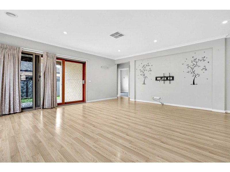 14 Clapham Way, Craigieburn VIC 3064