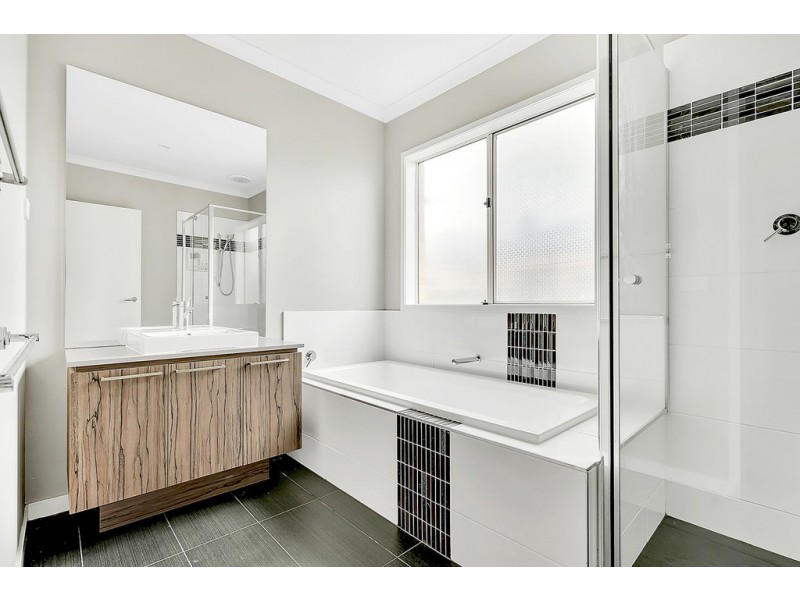 14 Clapham Way, Craigieburn VIC 3064