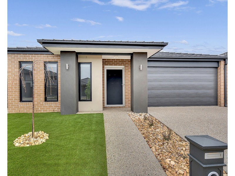 30 Upthorpe Way, Mickleham VIC 3064