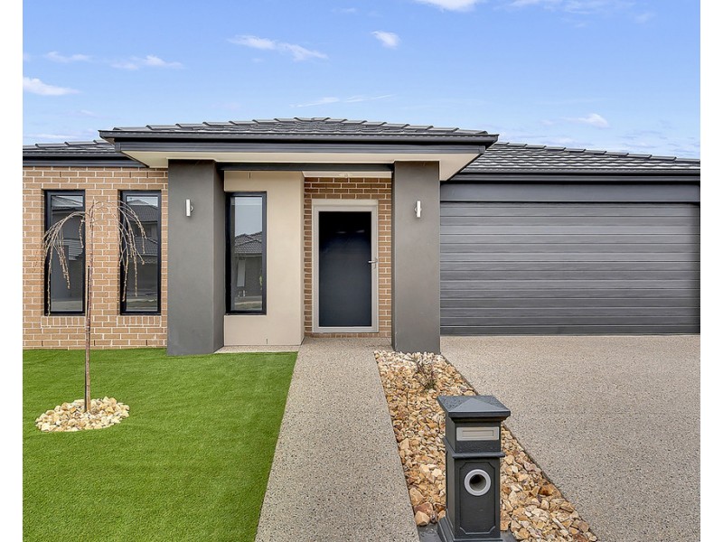 30 Upthorpe Way, Mickleham VIC 3064