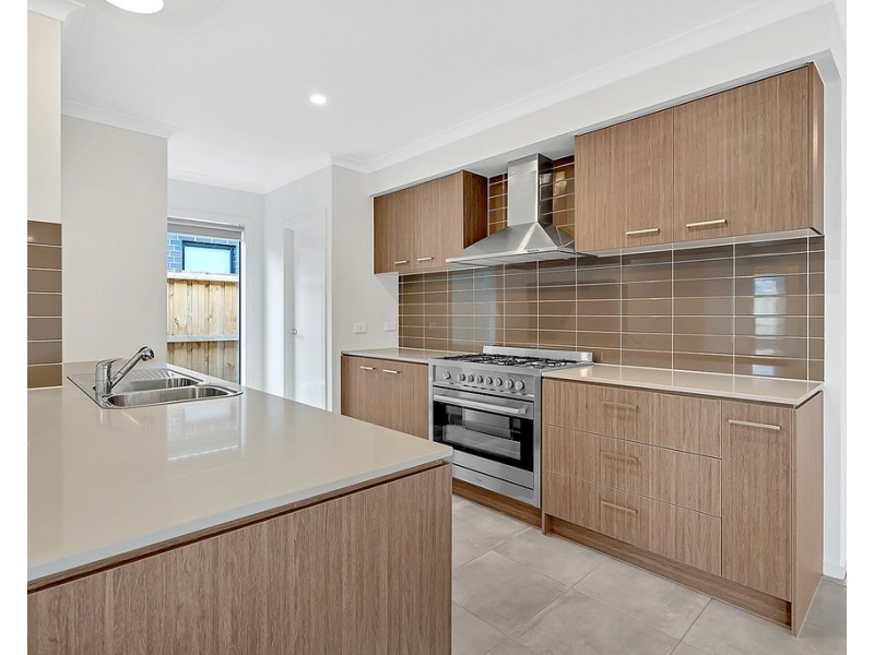 30 Upthorpe Way, Mickleham VIC 3064
