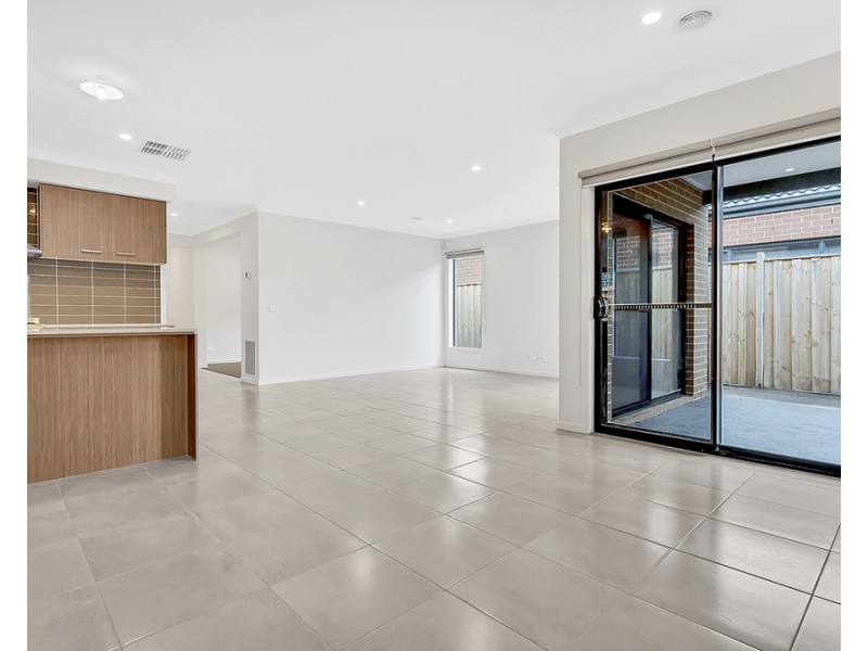 30 Upthorpe Way, Mickleham VIC 3064