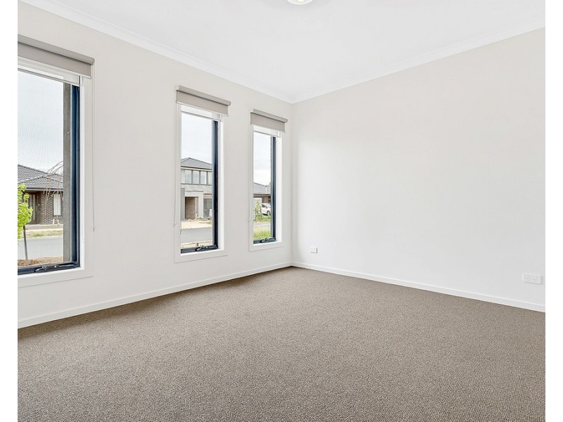 30 Upthorpe Way, Mickleham VIC 3064