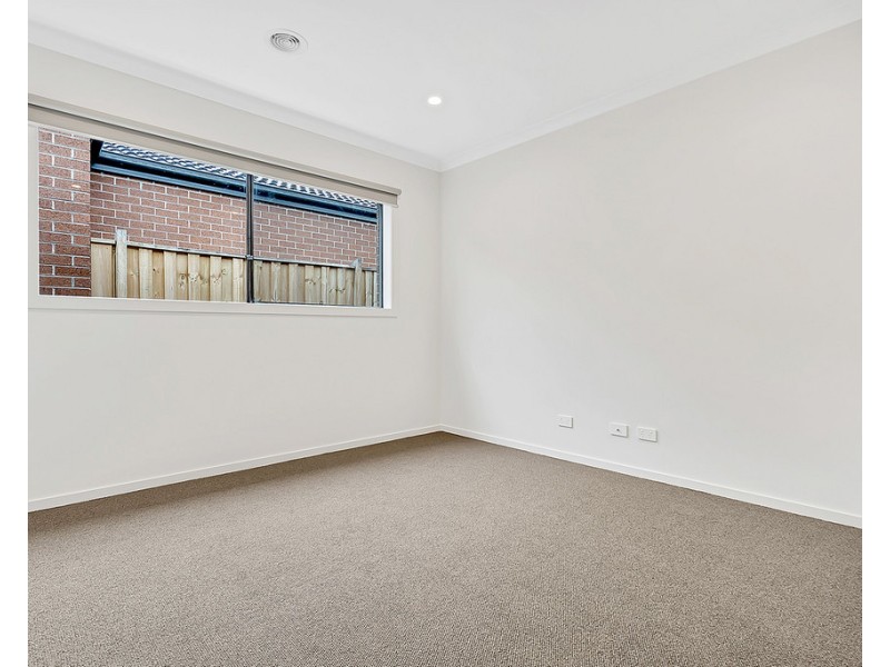 30 Upthorpe Way, Mickleham VIC 3064