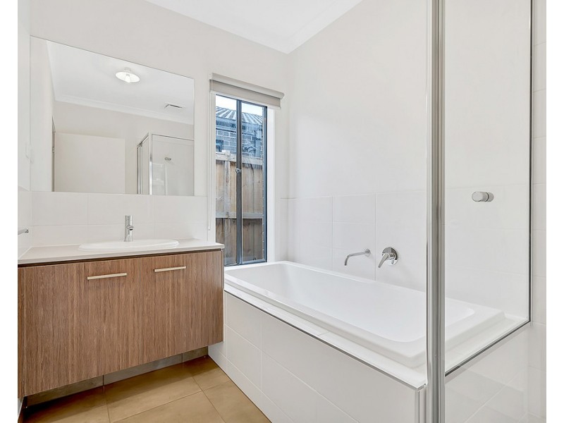 30 Upthorpe Way, Mickleham VIC 3064