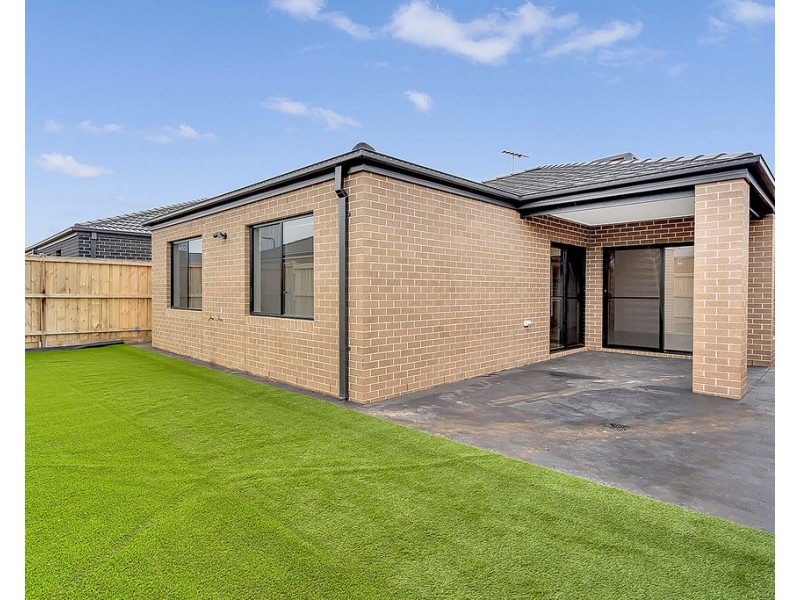 30 Upthorpe Way, Mickleham VIC 3064