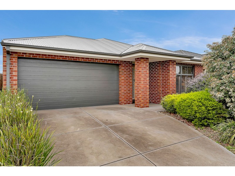 8 Buckland Hill Drive, Wallan VIC 3756