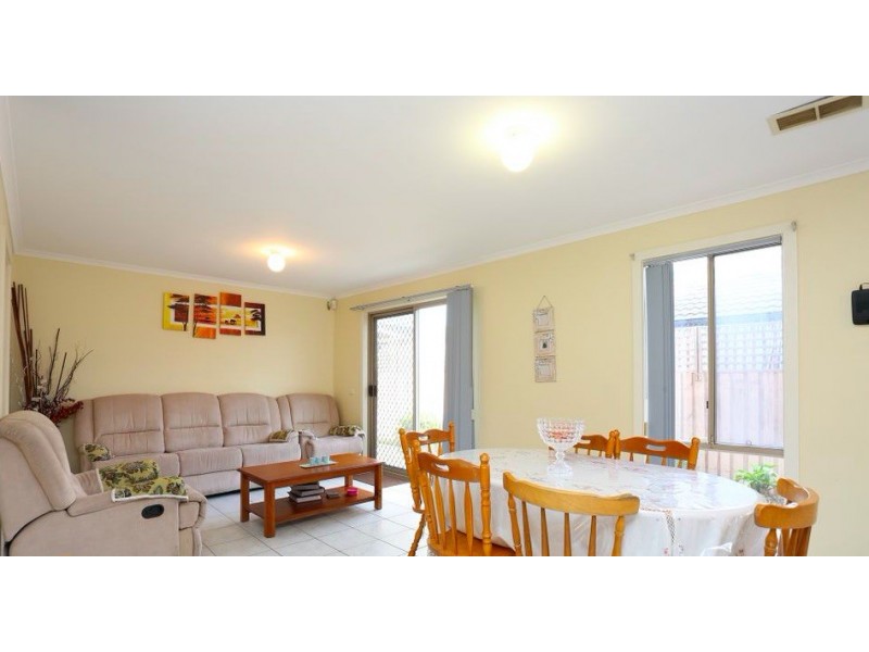 5 McKenzie Crescent, Roxburgh Park VIC 3064