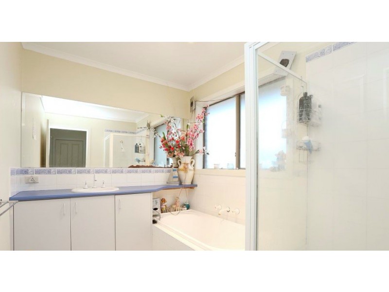 5 McKenzie Crescent, Roxburgh Park VIC 3064