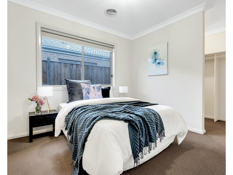 24 Turion Drive, Mickleham VIC 3064