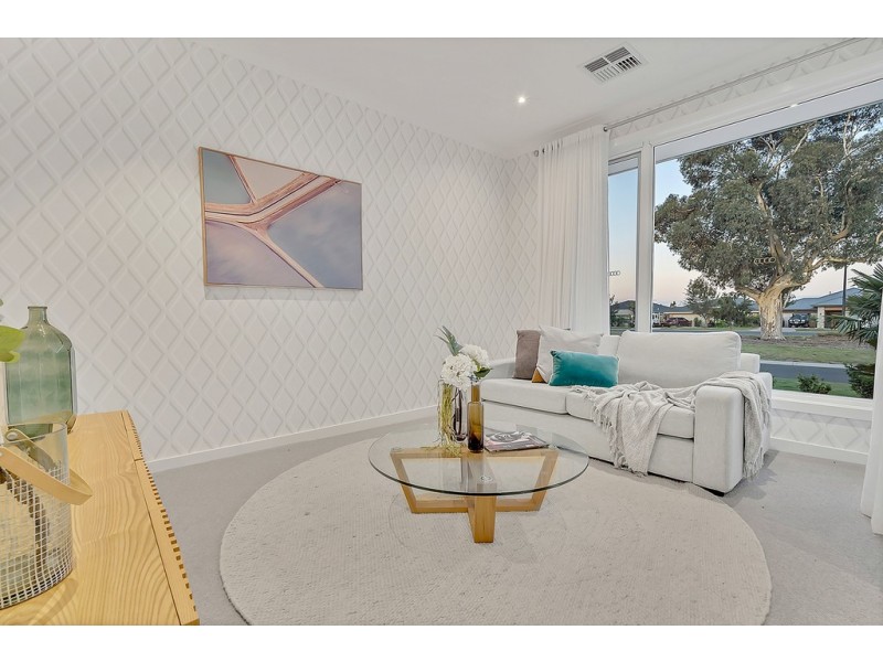 5 Newmarket Parade, Mickleham VIC 3064