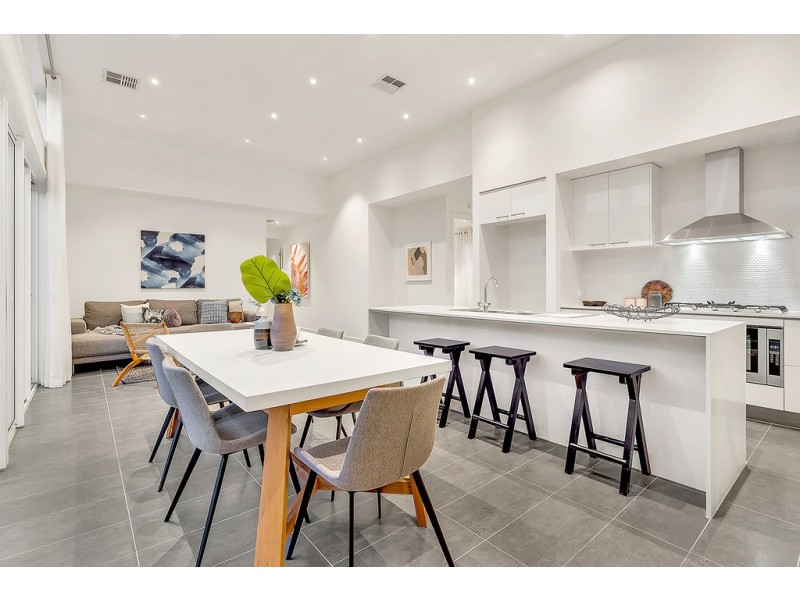 5 Newmarket Parade, Mickleham VIC 3064