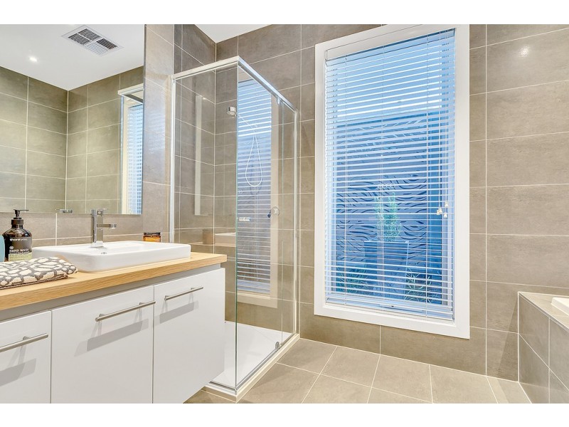 5 Newmarket Parade, Mickleham VIC 3064