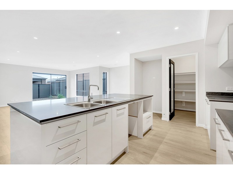 5 Delaware Road, Craigieburn VIC 3064