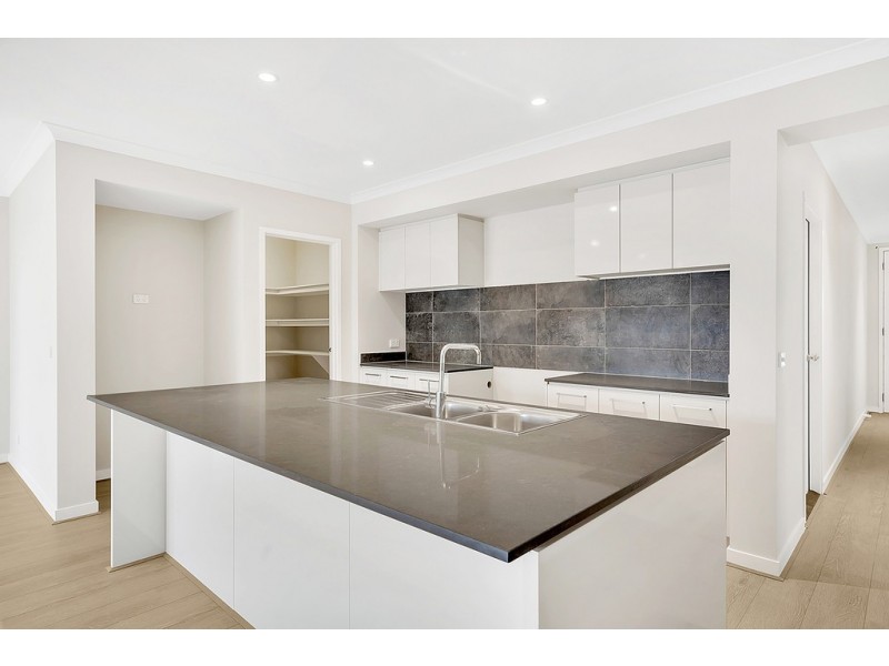 5 Delaware Road, Craigieburn VIC 3064