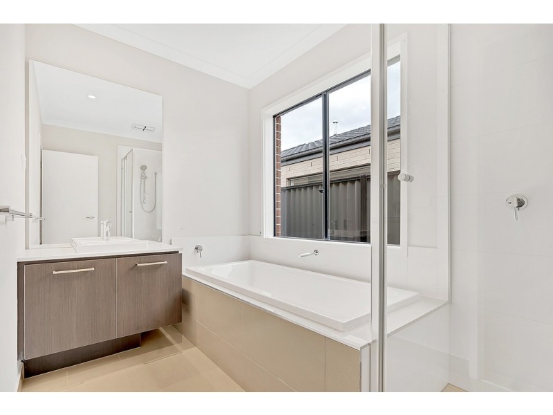 5 Delaware Road, Craigieburn VIC 3064