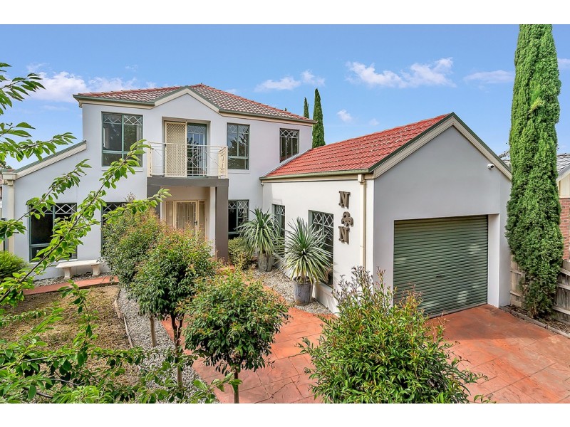 18 McGinness Avenue, Roxburgh Park VIC 3064