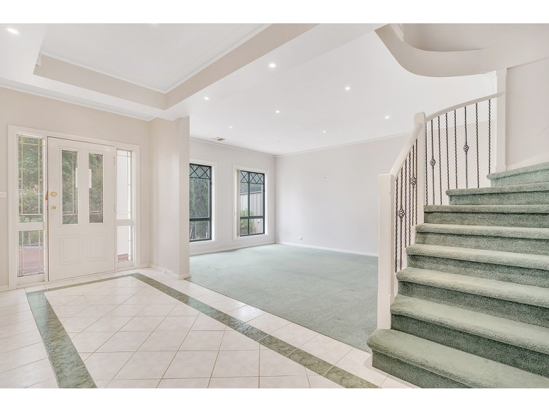 18 McGinness Avenue, Roxburgh Park VIC 3064