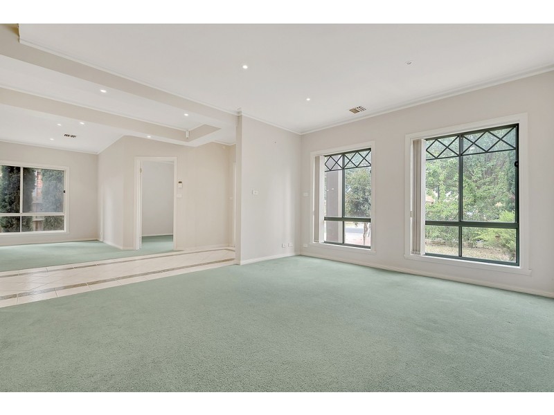 18 McGinness Avenue, Roxburgh Park VIC 3064