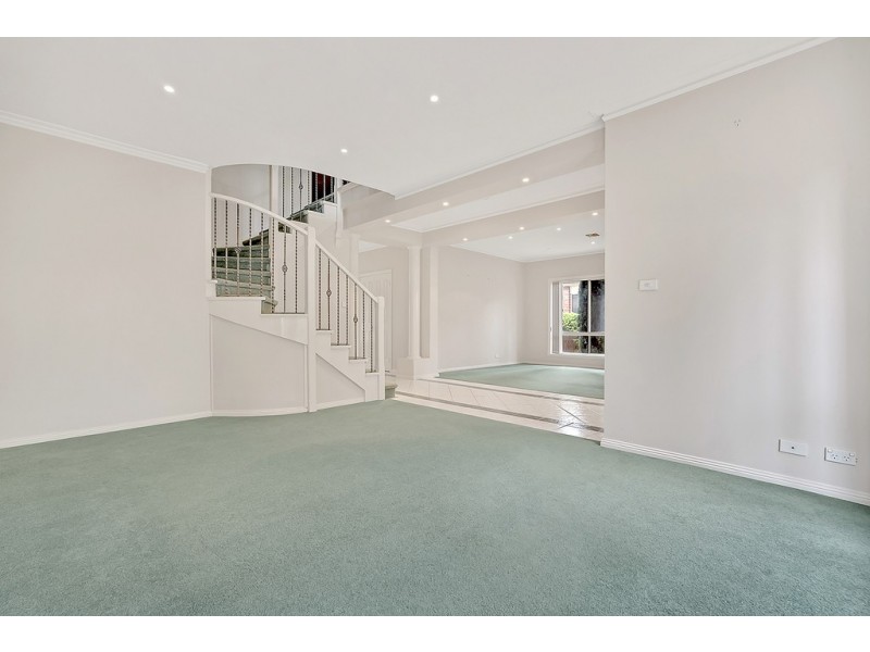 18 McGinness Avenue, Roxburgh Park VIC 3064