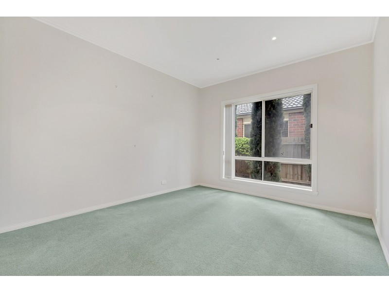 18 McGinness Avenue, Roxburgh Park VIC 3064