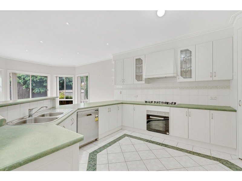 18 McGinness Avenue, Roxburgh Park VIC 3064