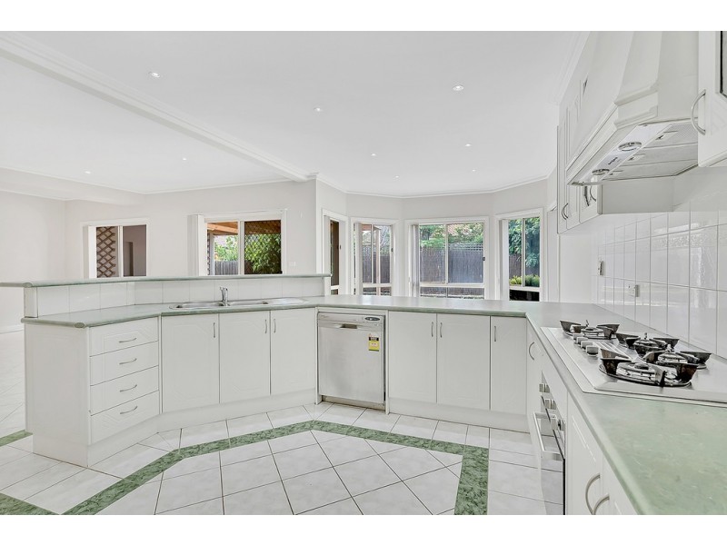 18 McGinness Avenue, Roxburgh Park VIC 3064