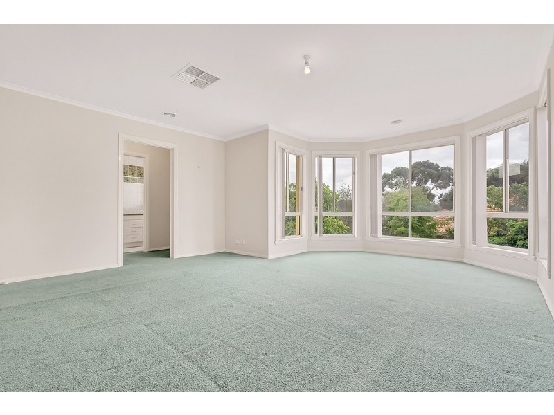 18 McGinness Avenue, Roxburgh Park VIC 3064