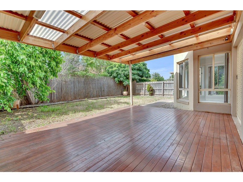 18 McGinness Avenue, Roxburgh Park VIC 3064