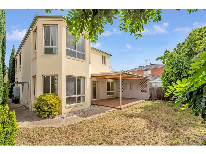 18 McGinness Avenue, Roxburgh Park VIC 3064