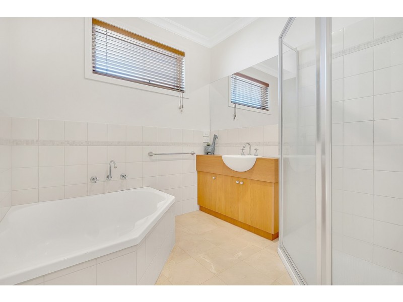 2/9 Harricks Crescent, Attwood VIC 3049