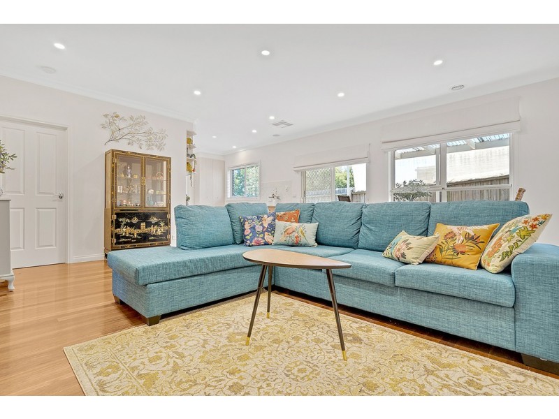 2/9 Harricks Crescent, Attwood VIC 3049