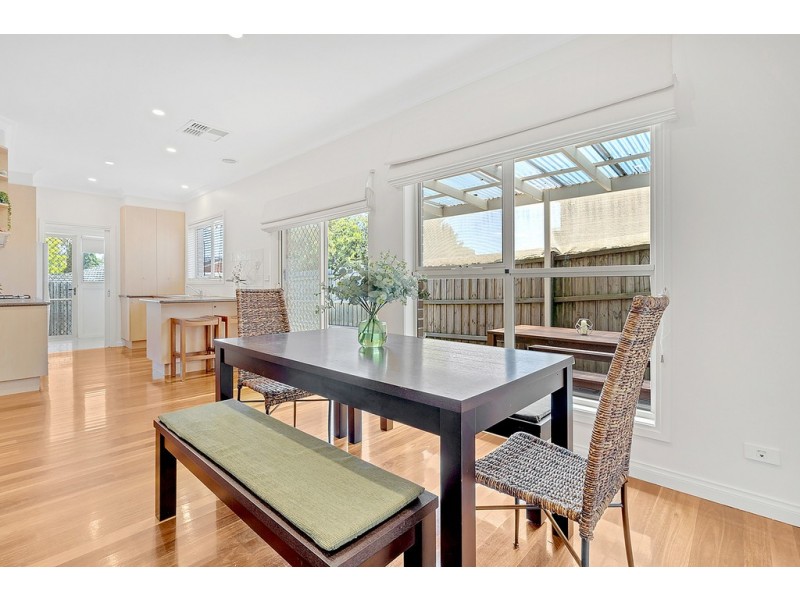 2/9 Harricks Crescent, Attwood VIC 3049