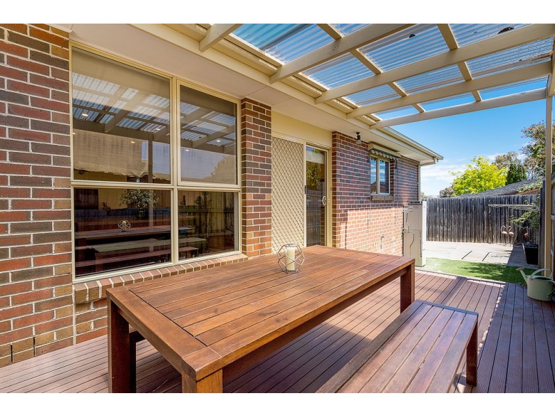 2/9 Harricks Crescent, Attwood VIC 3049