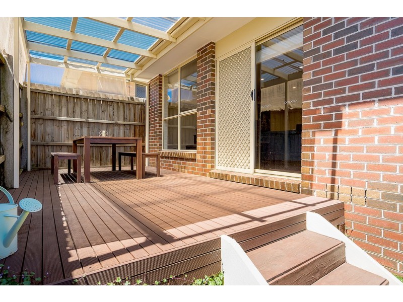 2/9 Harricks Crescent, Attwood VIC 3049