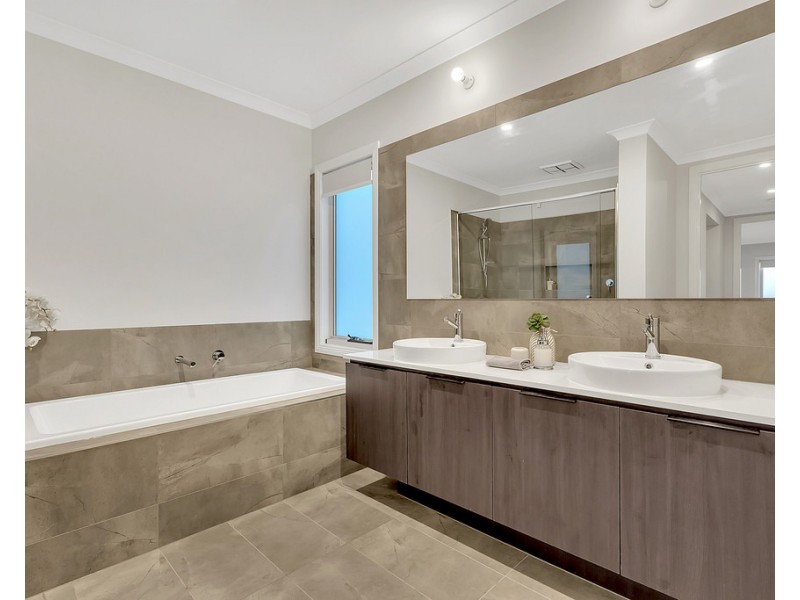 4 Hamersley Road, Craigieburn VIC 3064