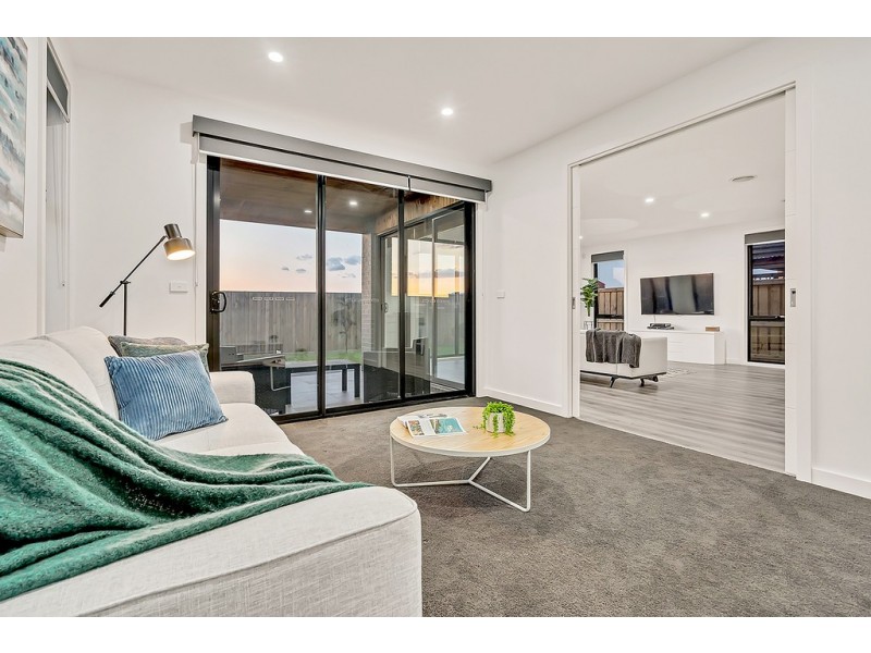 27 Birdsong Avenue, Mickleham VIC 3064