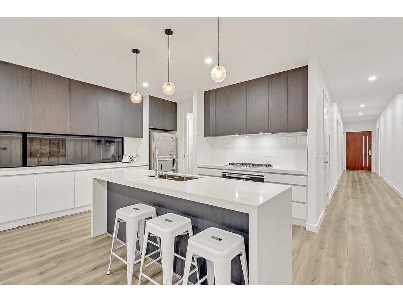 27 Birdsong Avenue, Mickleham VIC 3064